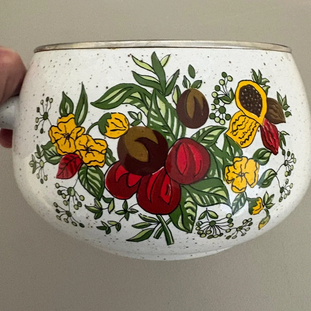 VTG Enamelware‎ Sauce Pan with Lid Fruit Floral Motif Wooden Handle Speckled